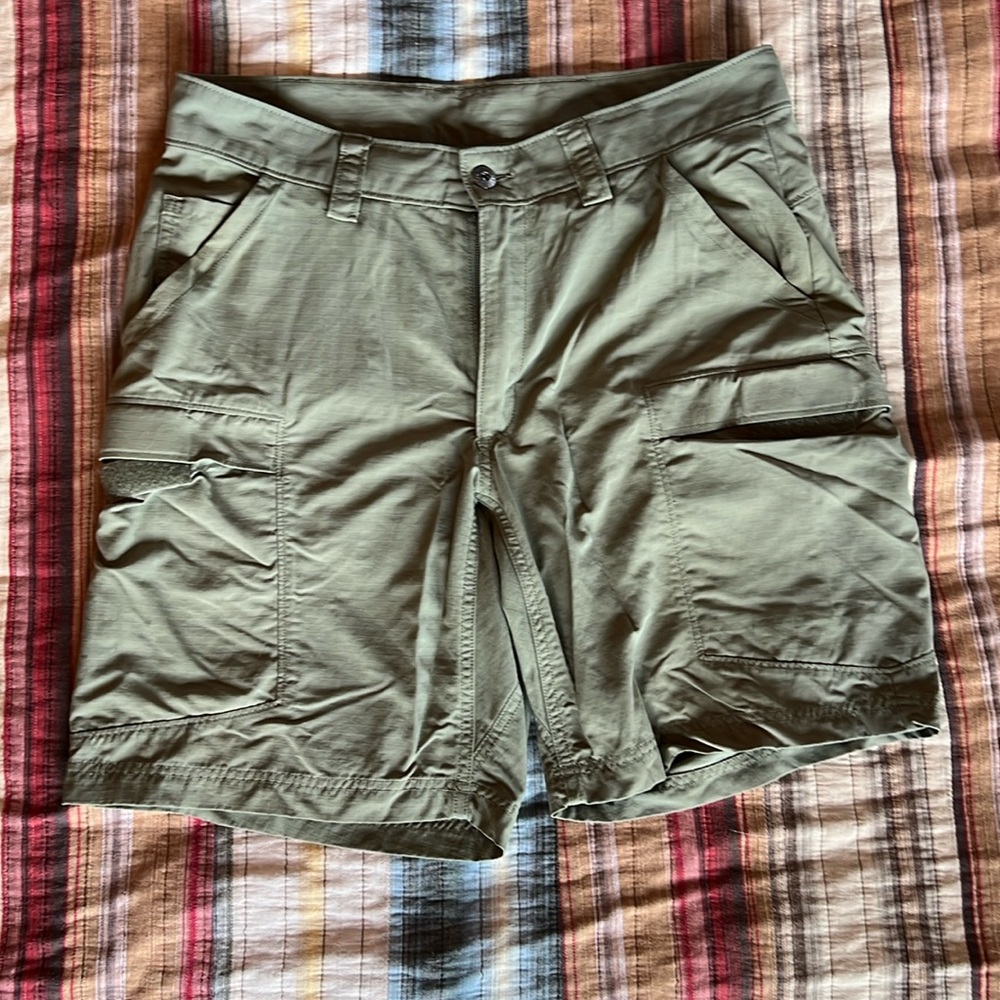 Duluth Trading Company Quick drying cargo shorts
